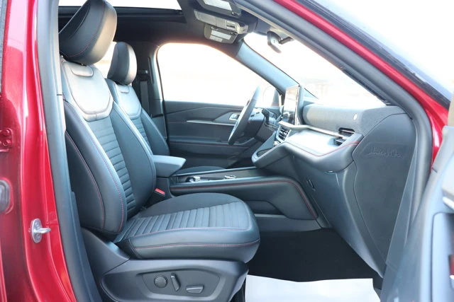 2026 Ford Explorer ST-Line, červená, dovoz Kanada — foto 7 z 20