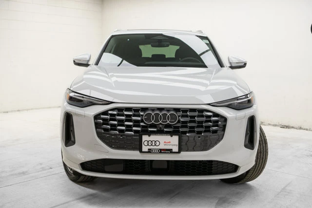 2026 Audi Q5 Progressiv, bílá, 90 km, dovoz Kanada — foto 2 z 20