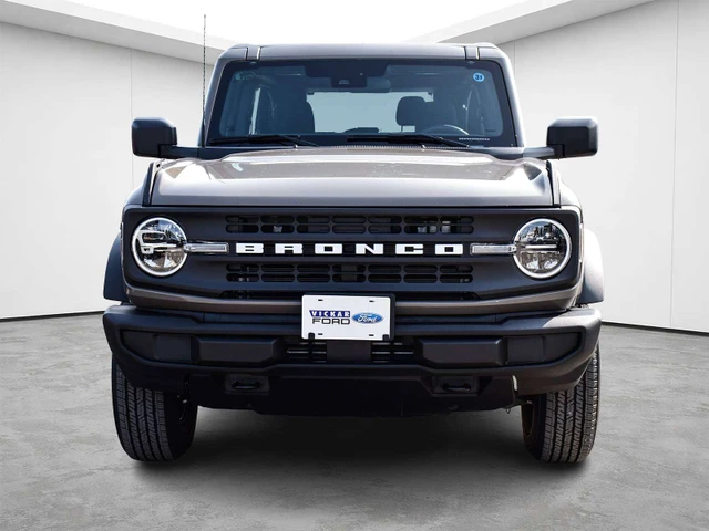 2026 Ford Bronco Base, šedá, 30 km, dovoz Kanada — foto 2 z 18