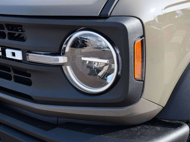 2026 Ford Bronco Base, šedá, 30 km, dovoz Kanada — foto 6 z 18