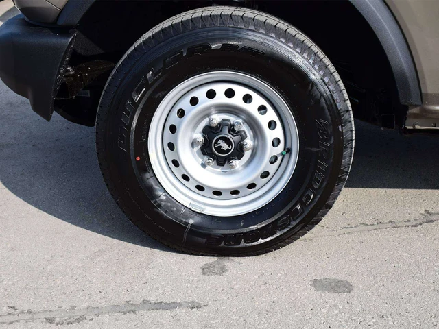 2026 Ford Bronco Base, šedá, 30 km, dovoz Kanada — foto 8 z 18