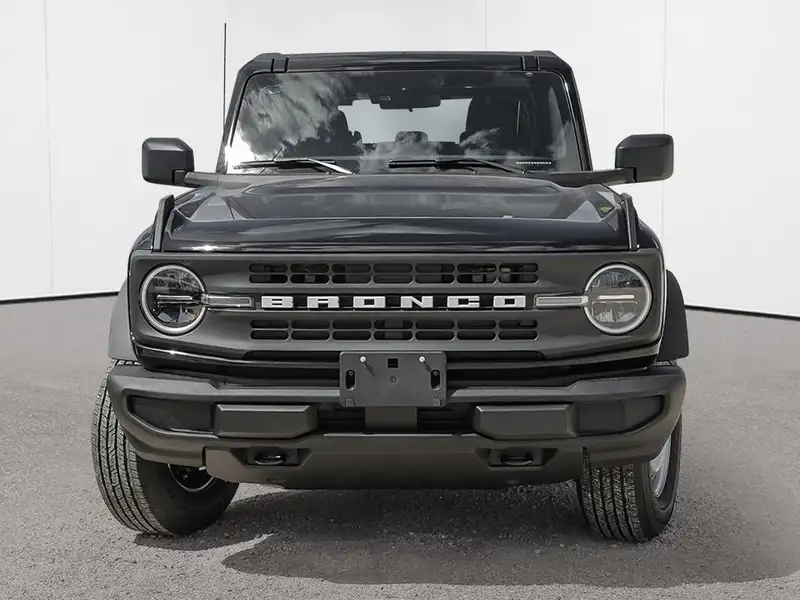2026 Ford Bronco Base, černá, 30 km, dovoz Kanada — foto 2 z 12