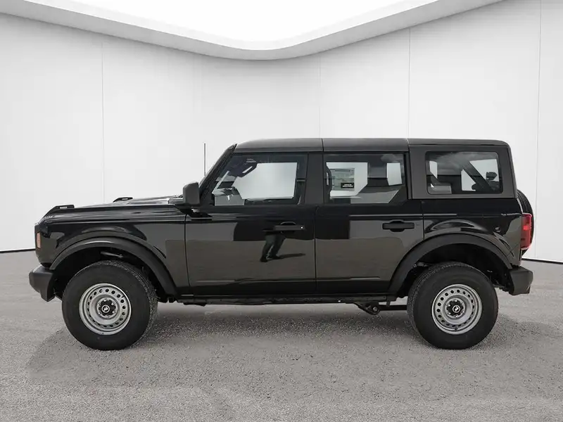 2026 Ford Bronco Base, černá, 30 km, dovoz Kanada — foto 3 z 12