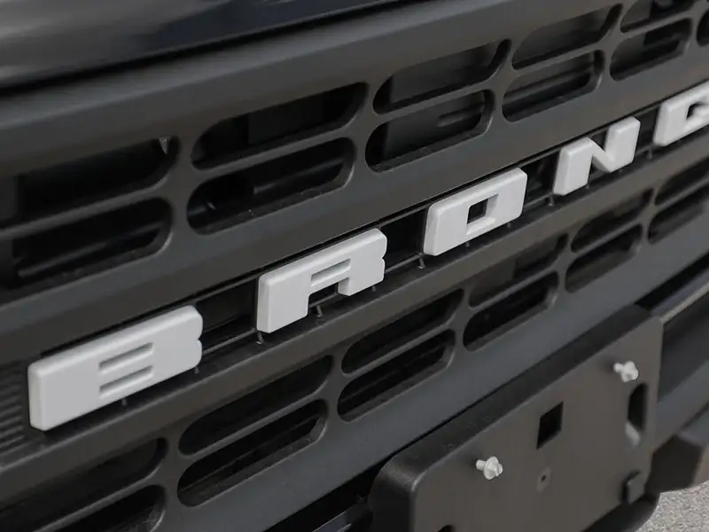 2026 Ford Bronco Base, černá, 30 km, dovoz Kanada — foto 9 z 12