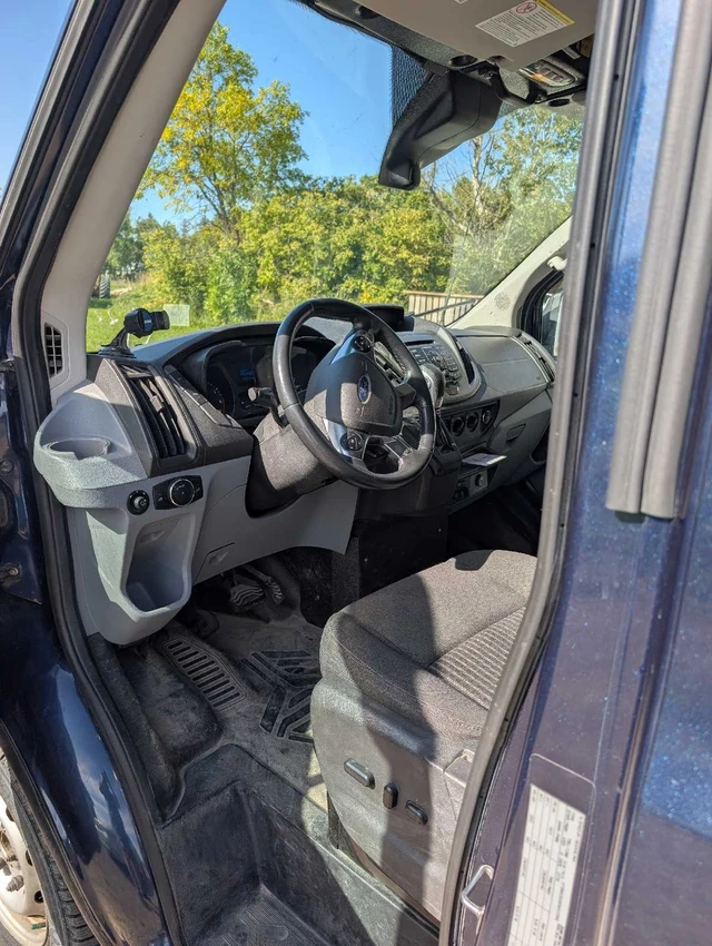 2016 Ford Transit 350, 194 000 km, dovoz Kanada — foto 2 z 5