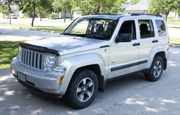 2008 Jeep, dovoz Kanada — foto 2 z 9