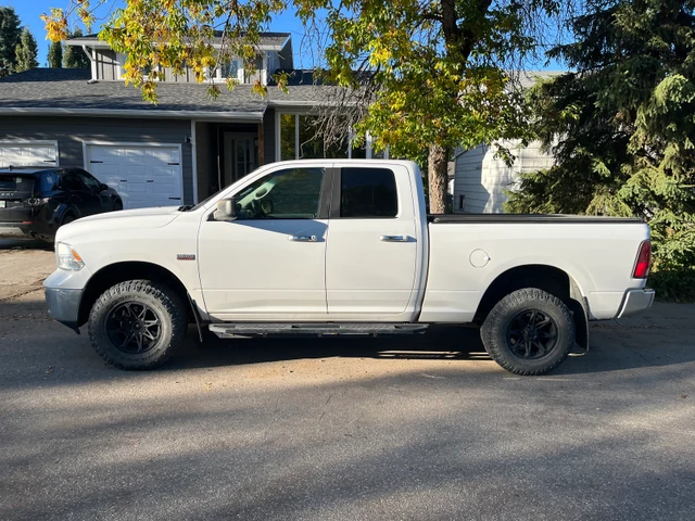 2017 RAM 1500 SLT, 305 000 km, dovoz Kanada — foto 2 z 5