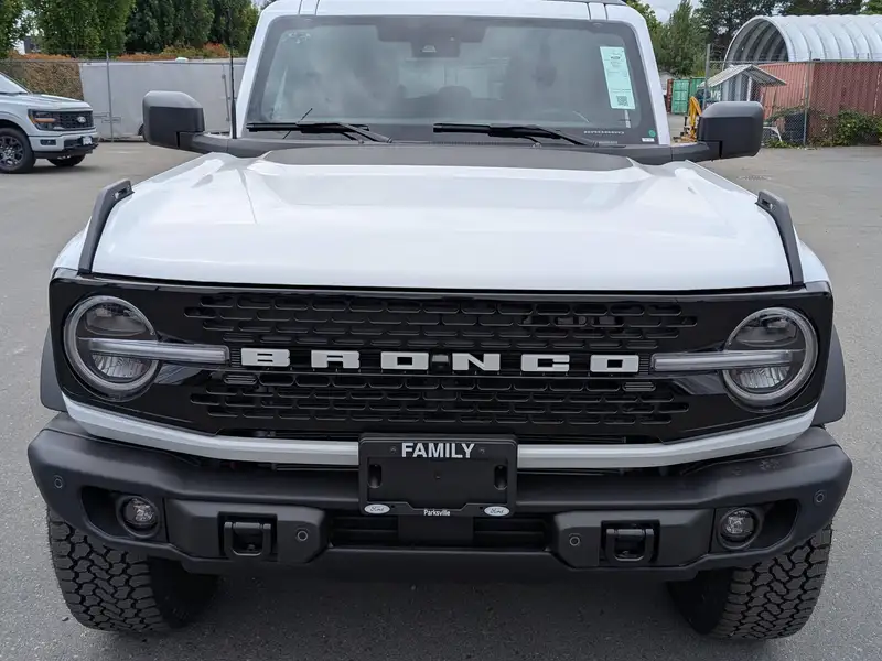 2026 Ford Bronco, bílá, 31 km, dovoz Kanada — foto 2 z 12