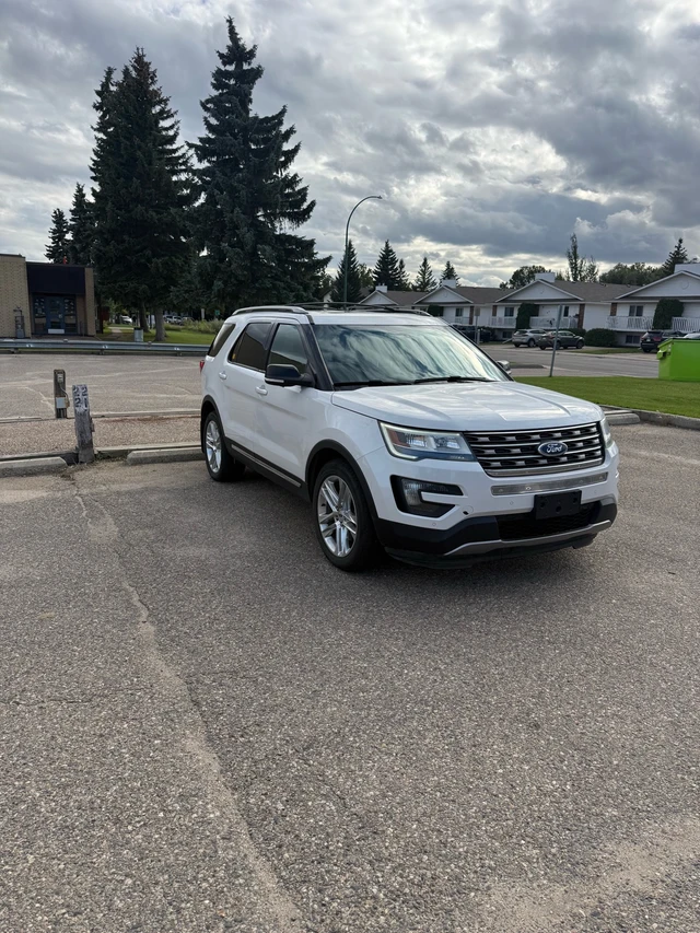 2016 Ford Explorer, 245 000 km, dovoz Kanada — foto 2 z 5