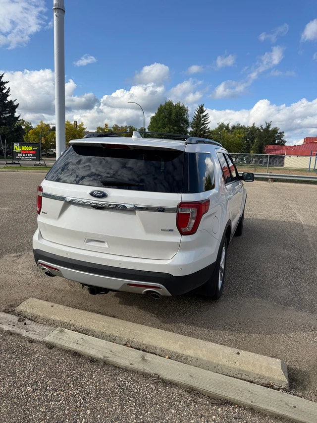 2016 Ford Explorer, 245 000 km, dovoz Kanada — foto 3 z 5