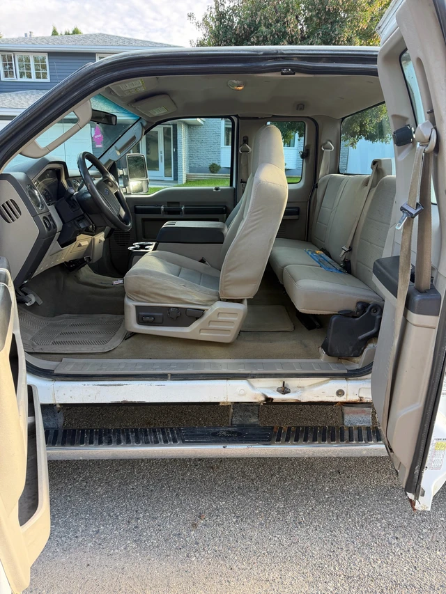 2008 Ford E-250, 302 000 km, dovoz Kanada — foto 5 z 5