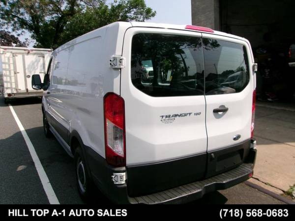 2016 Ford, dovoz USA — foto 3 z 12