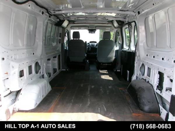 2016 Ford, dovoz USA — foto 5 z 12