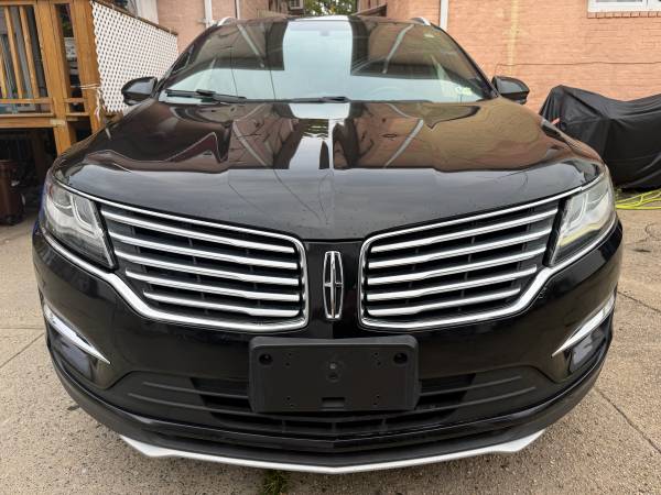 2017 Lincoln, dovoz USA — foto 2 z 12