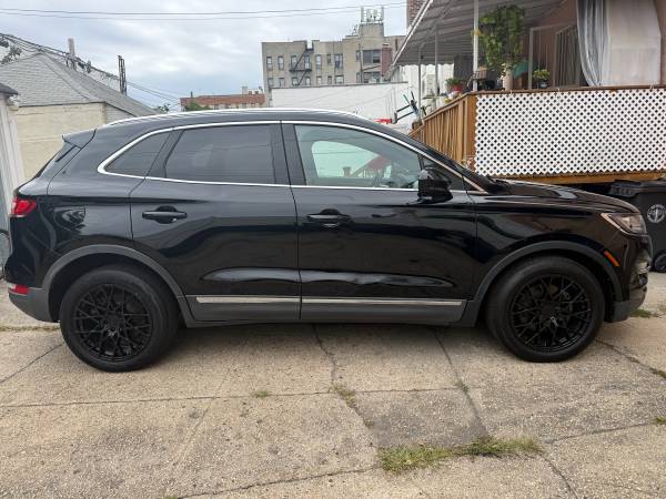 2017 Lincoln, dovoz USA — foto 3 z 12