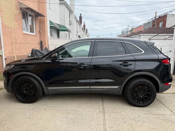 2017 Lincoln, dovoz USA — foto 4 z 12
