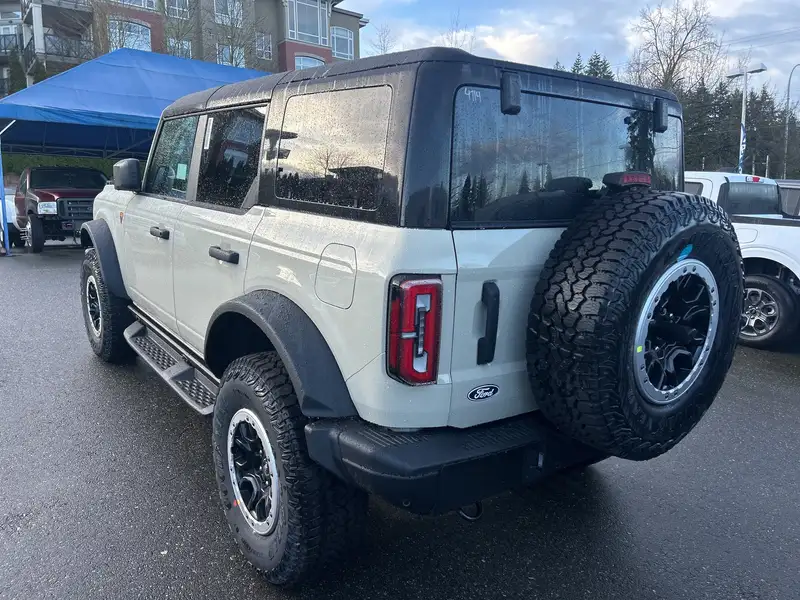 2026 Ford Bronco BADLANDS, hnědá, 9 000 km, dovoz Kanada — foto 3 z 5