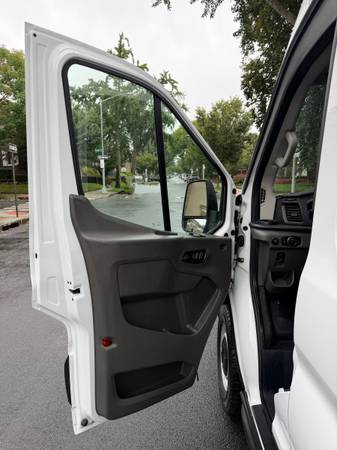 2024 Ford, dovoz USA — foto 2 z 12