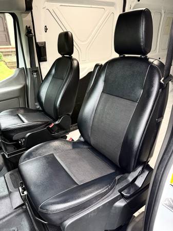2024 Ford, dovoz USA — foto 3 z 12