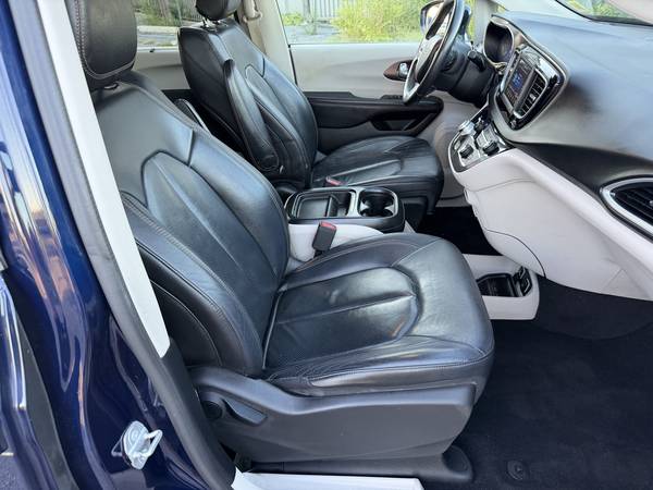 2018 Chrysler, dovoz USA — foto 11 z 12