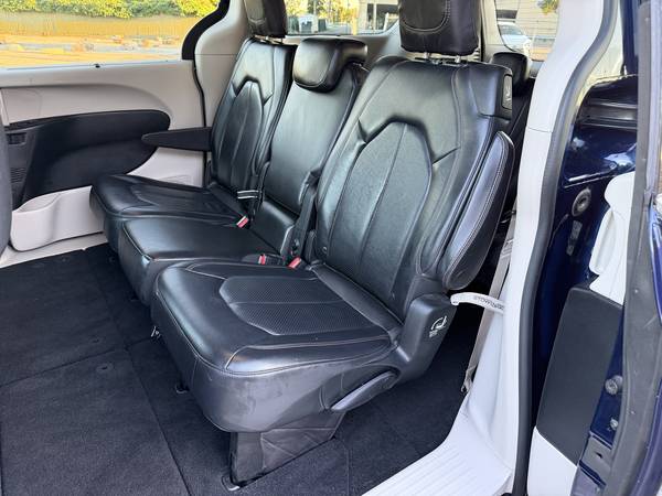 2018 Chrysler, dovoz USA — foto 12 z 12