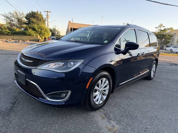 2018 Chrysler, dovoz USA — foto 2 z 12