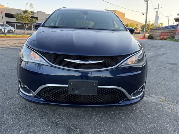 2018 Chrysler, dovoz USA — foto 3 z 12