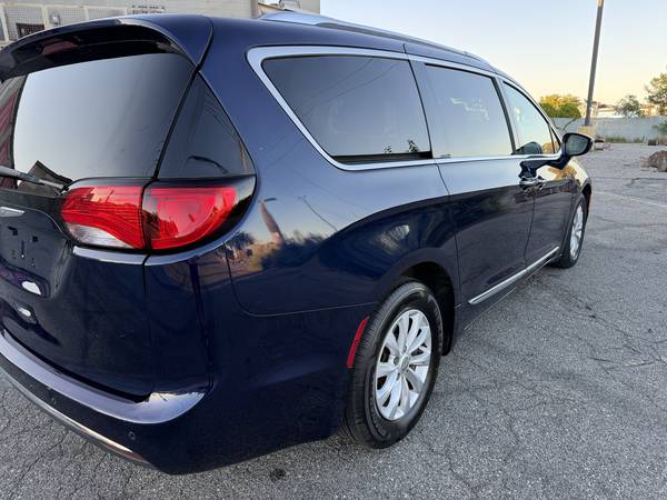 2018 Chrysler, dovoz USA — foto 7 z 12