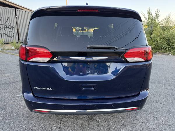 2018 Chrysler, dovoz USA — foto 8 z 12