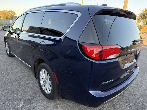 2018 Chrysler, dovoz USA — foto 9 z 12