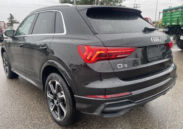 2025 Audi Q3 Progressiv, bílá, 19 802 km, dovoz Kanada — foto 3 z 8