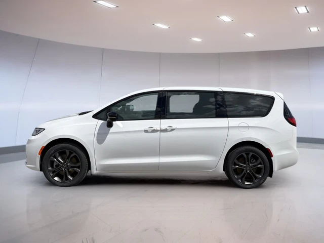 2026 Chrysler Pacifica Select, bílá, 1 km, dovoz Kanada — foto 2 z 5
