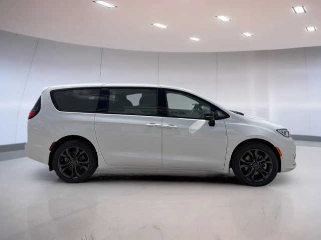 2026 Chrysler Pacifica Select, bílá, 1 km, dovoz Kanada — foto 5 z 5