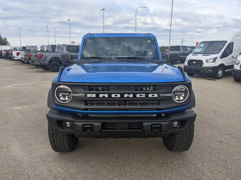 2026 Ford Bronco, modrá, 29 km, dovoz Kanada — foto 2 z 12