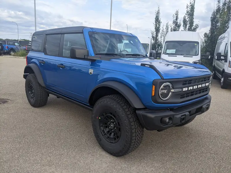 2026 Ford Bronco, modrá, 29 km, dovoz Kanada — foto 3 z 12