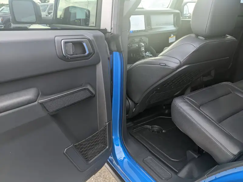 2026 Ford Bronco, modrá, 29 km, dovoz Kanada — foto 7 z 12