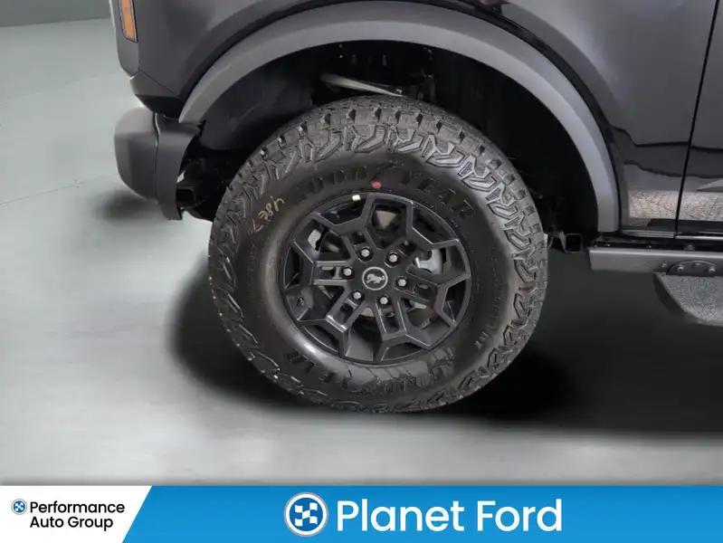 2026 Ford Bronco, černá, 5 500 km, dovoz Kanada — foto 10 z 12