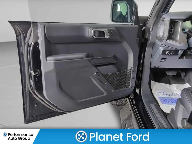2026 Ford Bronco, černá, 5 500 km, dovoz Kanada — foto 11 z 12