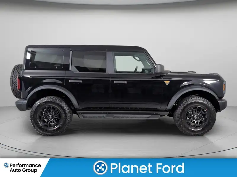 2026 Ford Bronco, černá, 5 500 km, dovoz Kanada — foto 4 z 12