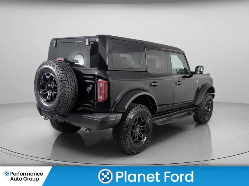 2026 Ford Bronco, černá, 5 500 km, dovoz Kanada — foto 5 z 12