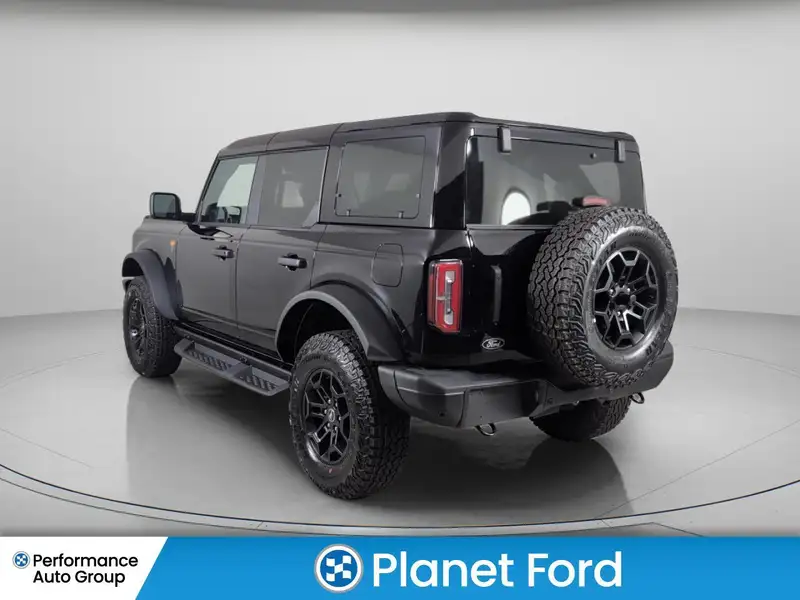 2026 Ford Bronco, černá, 5 500 km, dovoz Kanada — foto 7 z 12