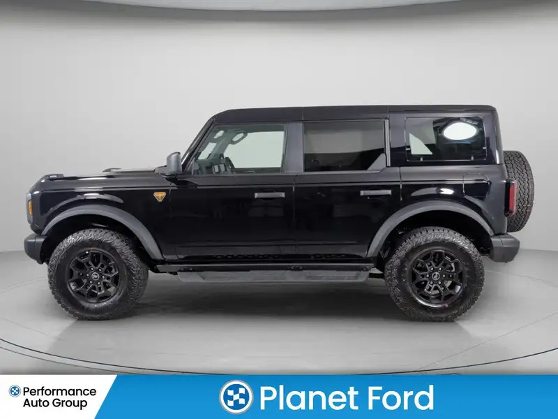 2026 Ford Bronco, černá, 5 500 km, dovoz Kanada — foto 8 z 12