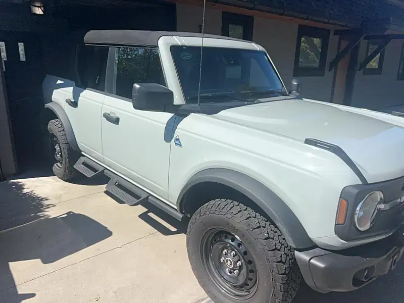 2023 Ford Bronco Base, 14 553 km, dovoz Kanada — foto 5 z 9