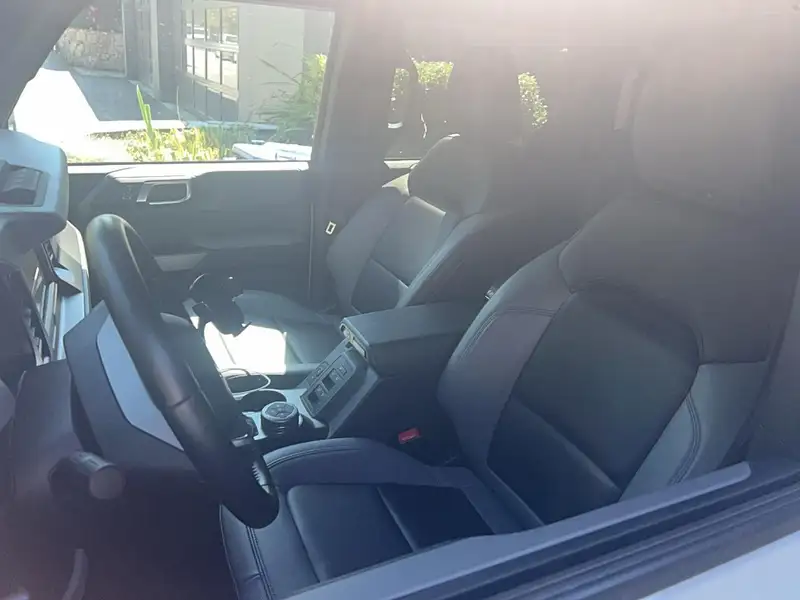 2023 Ford Bronco Base, 14 553 km, dovoz Kanada — foto 6 z 9