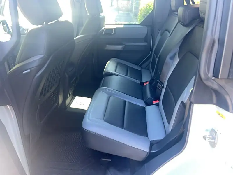 2023 Ford Bronco Base, 14 553 km, dovoz Kanada — foto 7 z 9