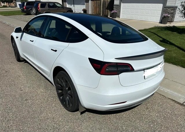 2023 Tesla Model 3 PERFORMANCE, 61 000 km, dovoz Kanada — foto 3 z 5