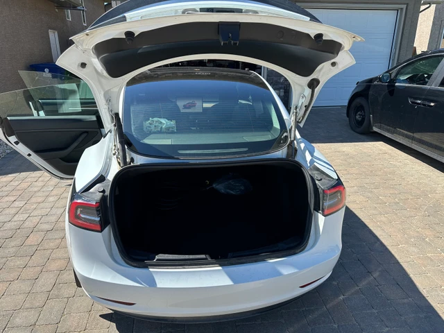 2023 Tesla Model 3 PERFORMANCE, 61 000 km, dovoz Kanada — foto 5 z 5