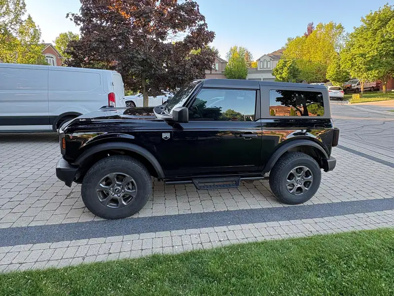 2024 Ford Bronco, černá, 30 000 km, dovoz Kanada — foto 2 z 9