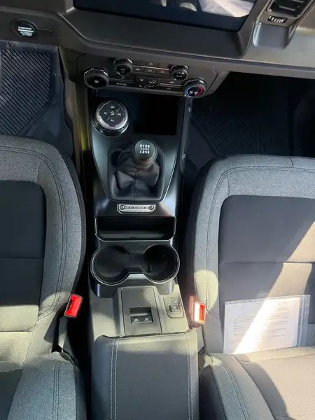 2025 Ford Bronco Base, šedá, 1 200 km, dovoz Kanada — foto 5 z 6