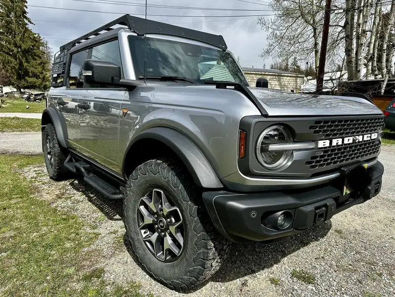 2022 Ford Bronco, šedá, 20 487 km, dovoz Kanada — foto 2 z 12
